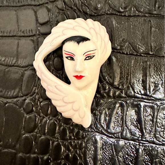 🎉host pick🎉 Cathy Hardwick Mikasa bone china brooch - Picture 2 of 8